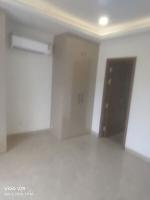 Room in 3 BHK Apartment at Mahindra Luminare, Sector 59 – for Rent