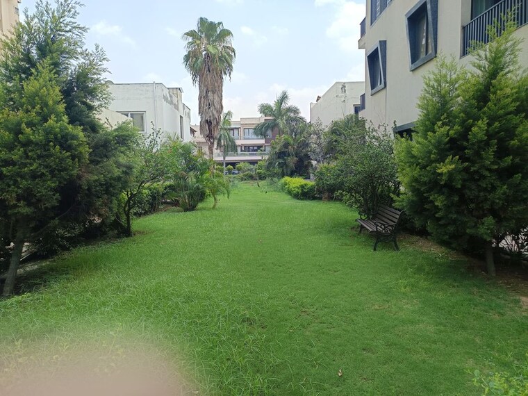 Garden, signature-global-solera-2 3 Bedroom 850 Sq.Ft. Apartment In Sector 107 Gurgaon 10475830