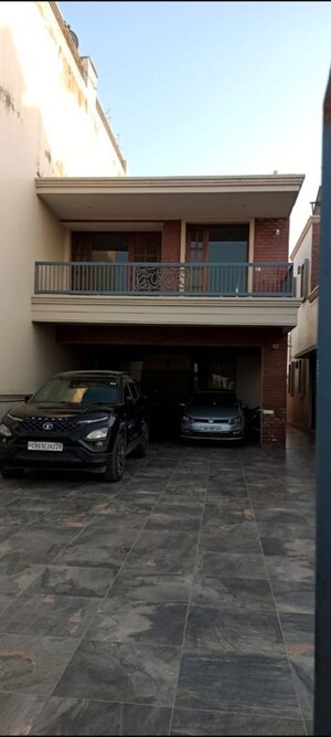 2 BHK Builder Floor For Rent in Sector 21