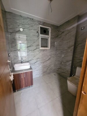Kitchen in 2 BHK Builder Floor at Dlf Phase V – for Rent