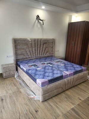 Bedroom in 2 BHK Builder Floor at Dlf Phase V – for Rent
