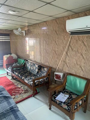 Living Room in 1 RK Builder Floor at Dlf Phase ii – for Rent