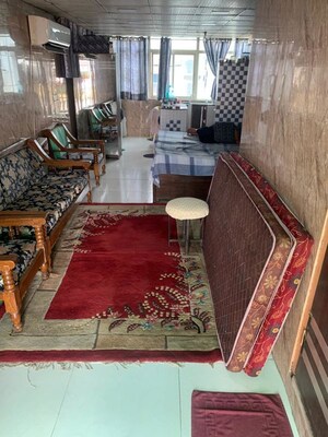 Bedroom in 1 RK Builder Floor at Dlf Phase ii – for Rent