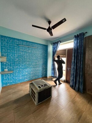 Room in 3 BHK Apartment at Auric City Homes, Sector 82 – for Rent