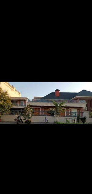 2 BHK Builder Floor For Rent in Sector 18