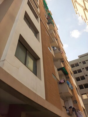  Apartment For Sale in Makarpura