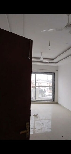 Room in 2 BHK Builder Floor at Ballupur – for Rent