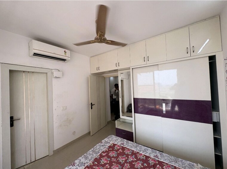 Bedroom, shree-vardhman-green-court 2 Bedroom 690 Sq.Ft. Apartment In Sector 90 Gurgaon 10476138