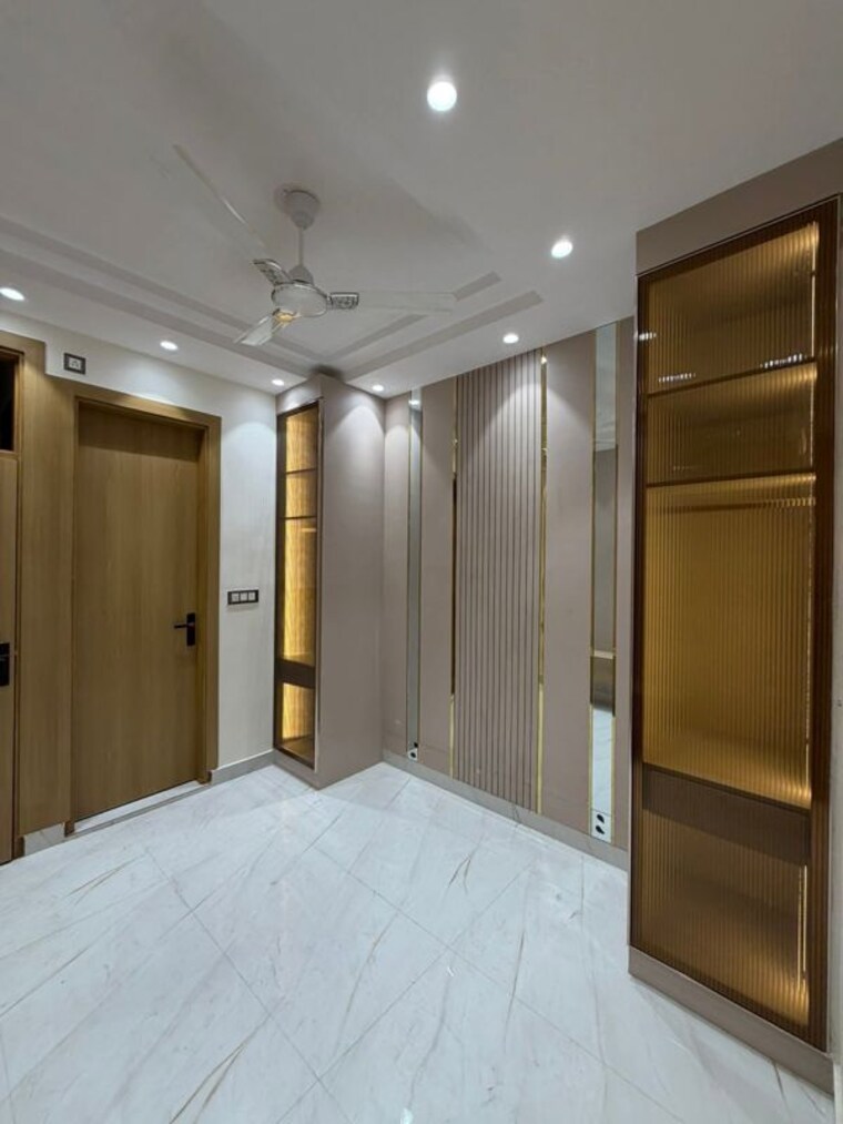 Room, uttam nagar 3.5 Bedroom 910 Sq.Ft. Builder Floor In Uttam Nagar Delhi 10476150