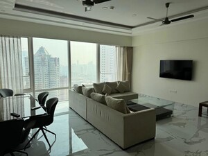 Team Area in 4 BHK Apartment at Indiabulls Blu, Worli – for Rent