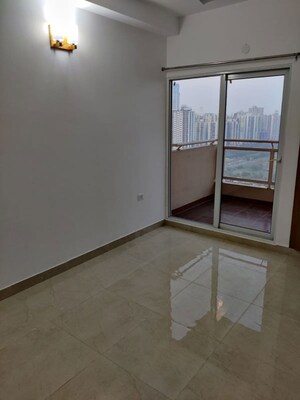 Room in 3 BHK Apartment at Elite Golf Green, Sector 79 – for Sale