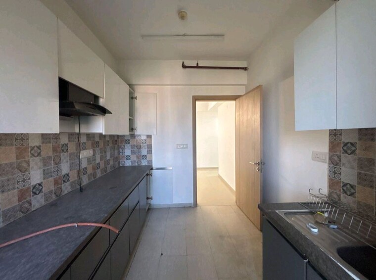Kitchen, dlf-new-town-heights-ii 3.5 Bedroom 1930 Sq.Ft. Apartment In Sector 86 Gurgaon 10476170
