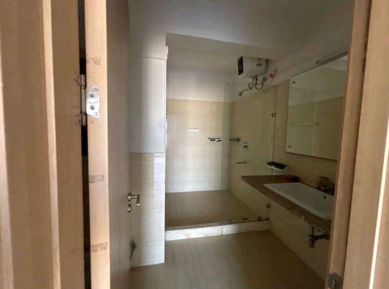 Bathroom, dlf-new-town-heights-ii 3.5 Bedroom 1930 Sq.Ft. Apartment In Sector 86 Gurgaon 10476170