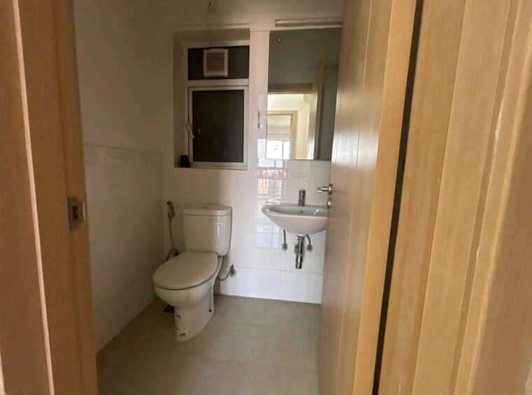 Bathroom, dlf-new-town-heights-ii 3.5 Bedroom 1930 Sq.Ft. Apartment In Sector 86 Gurgaon 10476170