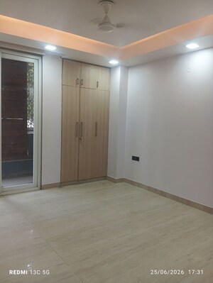 Room in 3 BHK Builder Floor at Sector 63 – for Sale