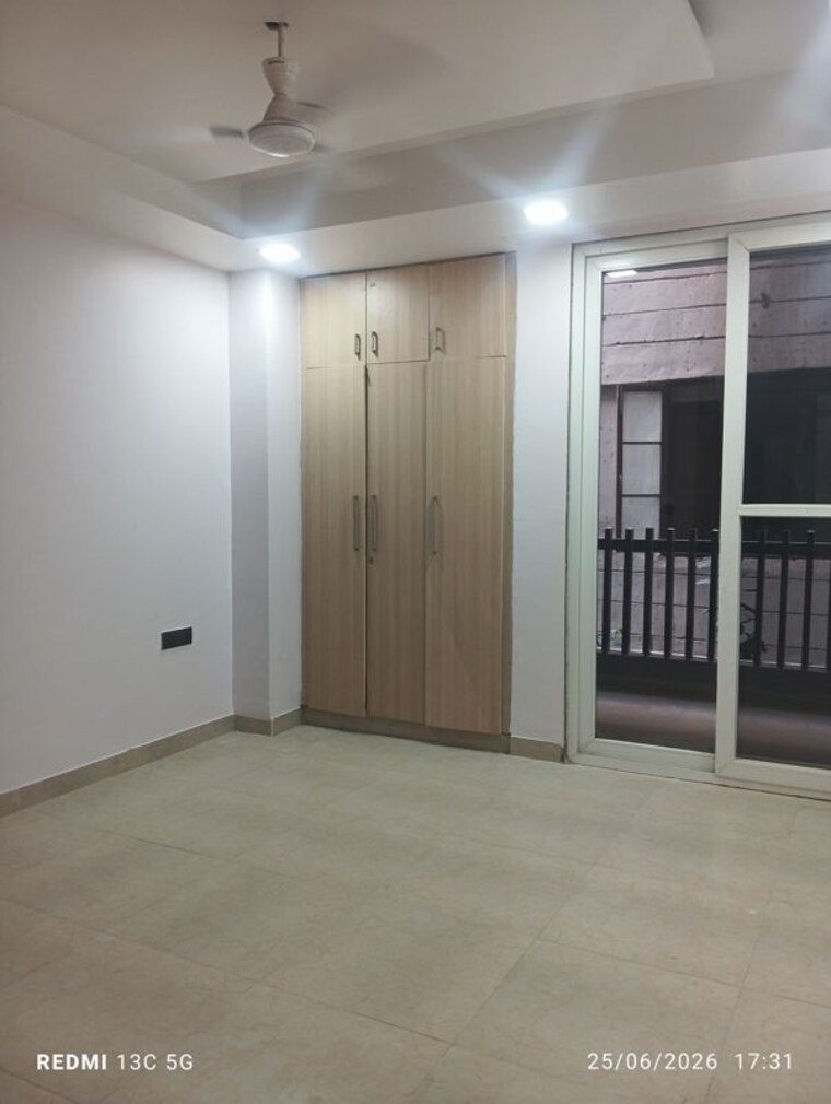 Room, sector 63 3 Bedroom 1400 Sq.Ft. Builder Floor In Sector 63 Gurgaon 10476185