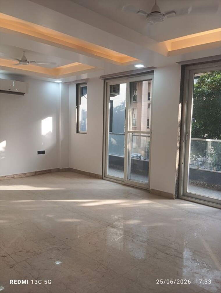 Hall, sector 63 3 Bedroom 1400 Sq.Ft. Builder Floor In Sector 63 Gurgaon 10476185