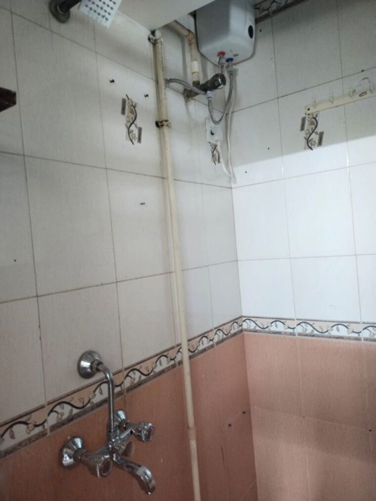 Bathroom, kurla 1 RK 280 Sq.Ft. Apartment In Kurla Mumbai 10476191