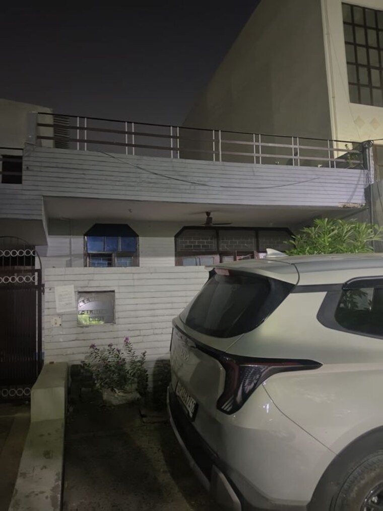 Entrance, sector 11 2 Bedroom 112 Sq.Mt. Independent House In Sector 11 Noida 10476200