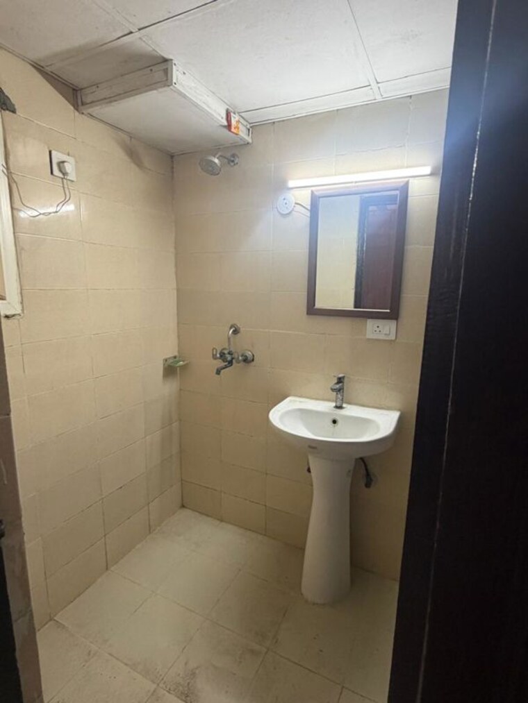 Bathroom, sector 137 2.5 Bedroom 1202 Sq.Ft. Apartment In Sector 137 Noida 10476207
