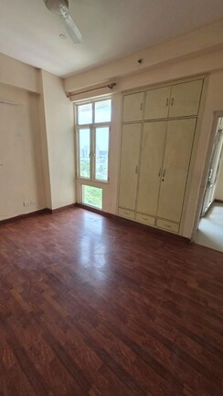 2.5 BHK + Servant Room Apartment For Sale in Eldeco Green Meadows
