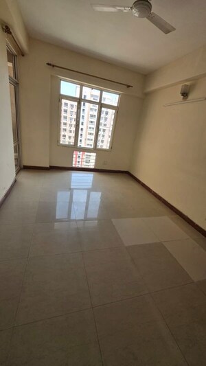 Room in 2.5 BHK Apartment at Eldeco Green Meadows, Pi Greater Noida – for Sale