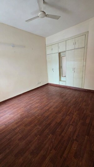 Room in 2.5 BHK Apartment at Eldeco Green Meadows, Pi Greater Noida – for Sale