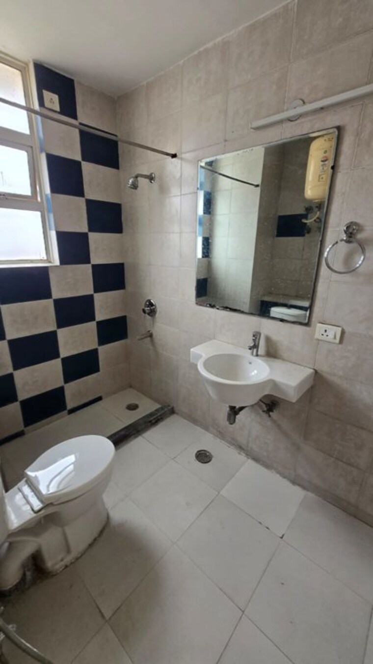 Bathroom, eldeco-green-meadows 2.5 Bedroom 1515 Sq.Ft. Apartment In Pi Greater Noida Greater Noida 10476218