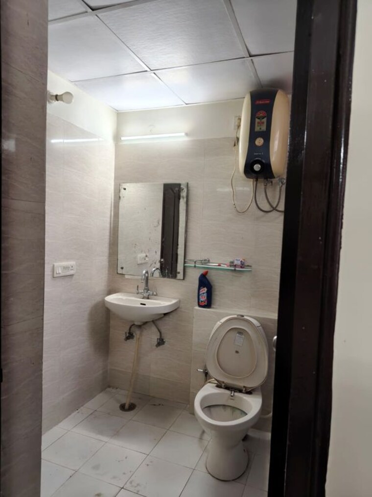 Bathroom, rohtas-plumeria 2 Bedroom 1250 Sq.Ft. Apartment In Gomti Nagar Lucknow 10476222