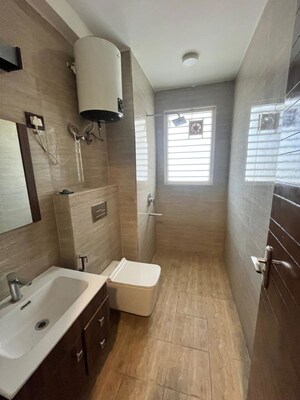 Team Area in 4 BHK Builder Floor at Unitech South City II, Sector 50 – for Rent