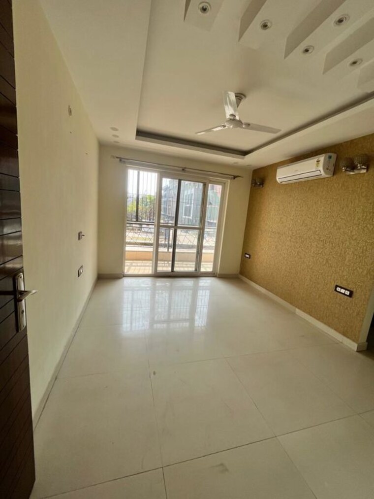 Room, unitech-south-city-ii 4 Bedroom 2452 Sq.Ft. Builder Floor In Sector 50 Gurgaon 10476261