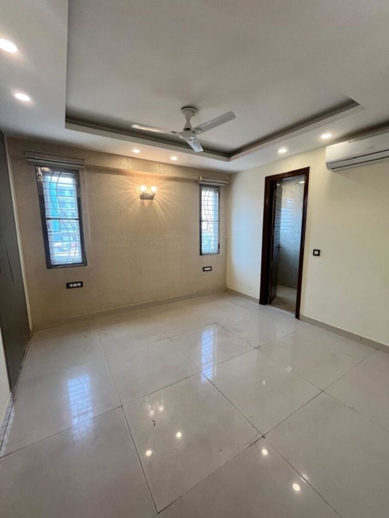 Room, unitech-south-city-ii 4 Bedroom 2452 Sq.Ft. Builder Floor In Sector 50 Gurgaon 10476261