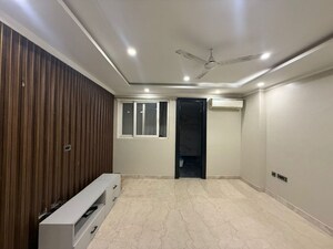 Room in 3 BHK Builder Floor at Unitech South City II, Sector 50 – for Rent