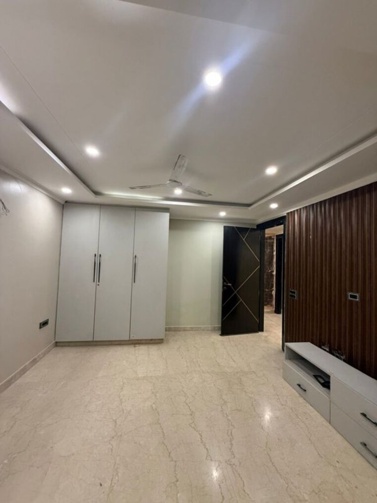 Team Area, unitech-south-city-ii 3 Bedroom 1850 Sq.Ft. Builder Floor In Sector 50 Gurgaon 10476271