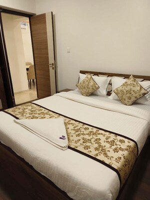 Bedroom in 2 BHK Apartment at Marathon Monte South, Byculla West – for Rent