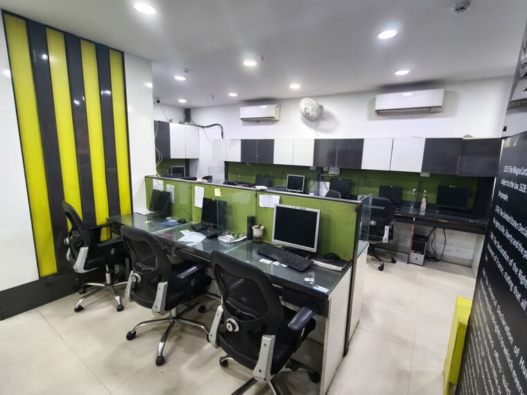 Team Area, netaji subhash place Commercial Office Space 1154 Sq.Ft. In Netaji Subhash Place Delhi 10476314