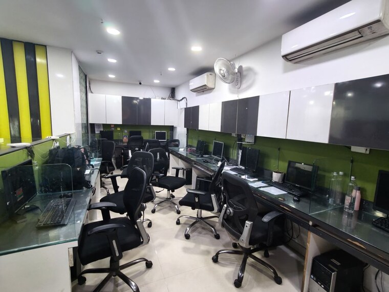 Team Area, netaji subhash place Commercial Office Space 1154 Sq.Ft. In Netaji Subhash Place Delhi 10476314