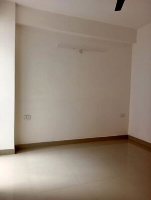 Room in 2 BHK Apartment at Zara Aavaas, Sector 104 – for Rent