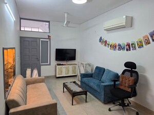Living Room in 2 BHK Builder Floor at Sector 44 – for Rent