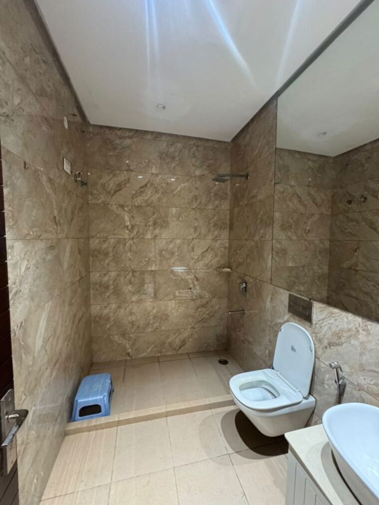 Bathroom, sector 32 3 Bedroom 2500 Sq.Ft. Builder Floor In Sector 32 Chandigarh 10476327