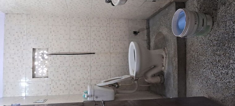 Bathroom, sarita vihar 1 Bedroom 600 Sq.Ft. Apartment In Sarita Vihar Delhi 10476330