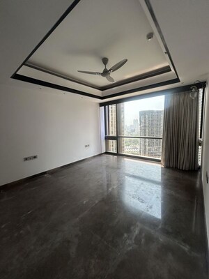 Room in 3 BHK Apartment at Lodha Trump Tower, Worli – for Rent
