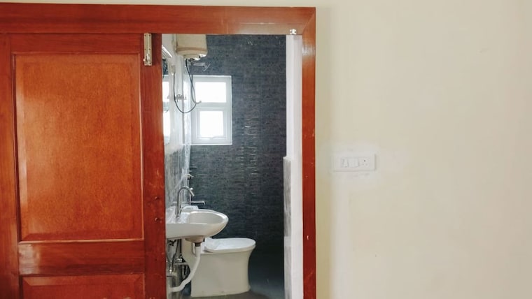 Bathroom, jawahar nagar 3 Bedroom 1500 Sq.Ft. Apartment In Jawahar Nagar Delhi 10476354