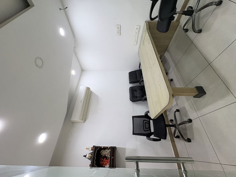 Team Area, netaji subhash place Commercial Office Space 750 Sq.Ft. In Netaji Subhash Place Delhi 10476380