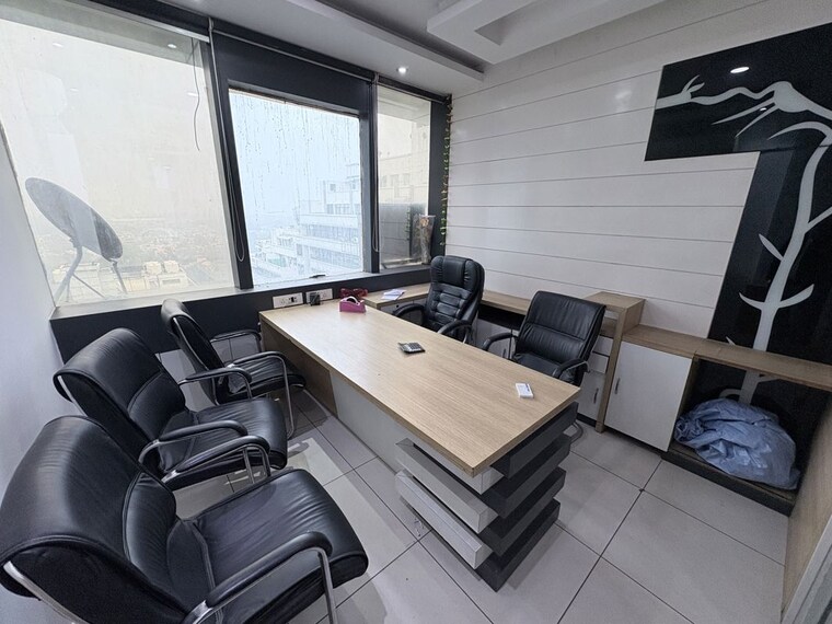 Team Area, netaji subhash place Commercial Office Space 750 Sq.Ft. In Netaji Subhash Place Delhi 10476380