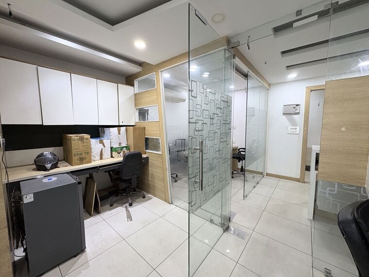 Team Area, netaji subhash place Commercial Office Space 750 Sq.Ft. In Netaji Subhash Place Delhi 10476380