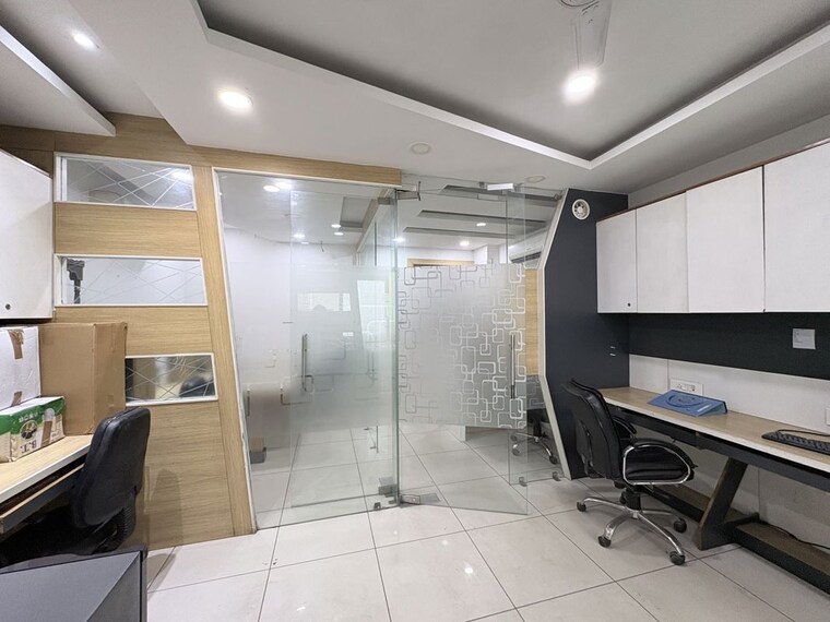 Team Area, netaji subhash place Commercial Office Space 750 Sq.Ft. In Netaji Subhash Place Delhi 10476380