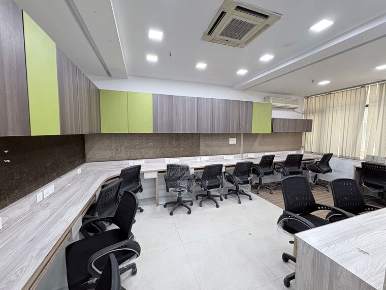 Team Area, netaji subhash place Commercial Office Space 1550 Sq.Ft. In Netaji Subhash Place Delhi 10476391