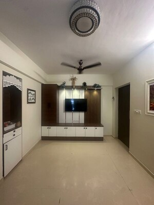 Room in 1 BHK Apartment at Lodha Casa Essenza, Dahisar East – for Sale
