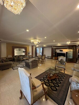 Living Room in 6+ BHK Penthouse at Aashiyana Apartments, Bandra West – for Sale